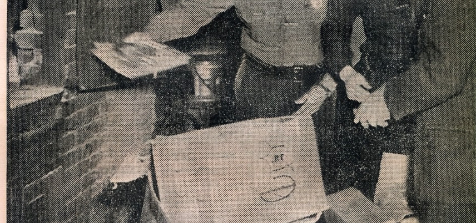 Καύση 29 τίτλων περιοδικών γυμνιστών και 45 ανδρικών στον κλίβανο του γυμνασίου της πόλης  Danbury, Connecticut το 1963 κατόπιν εντολής δικαστηρίου χωρίς τη συγκατάθεση των εκδοτών!